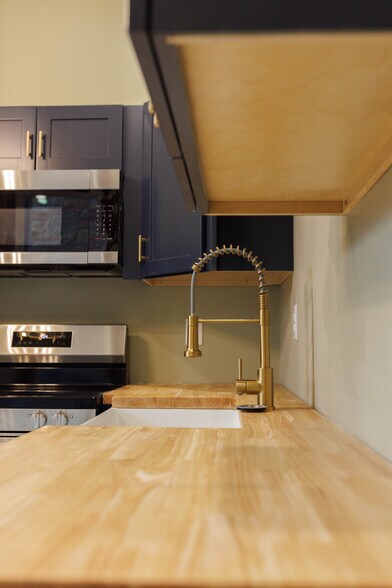 Building Photo - 503 Church St