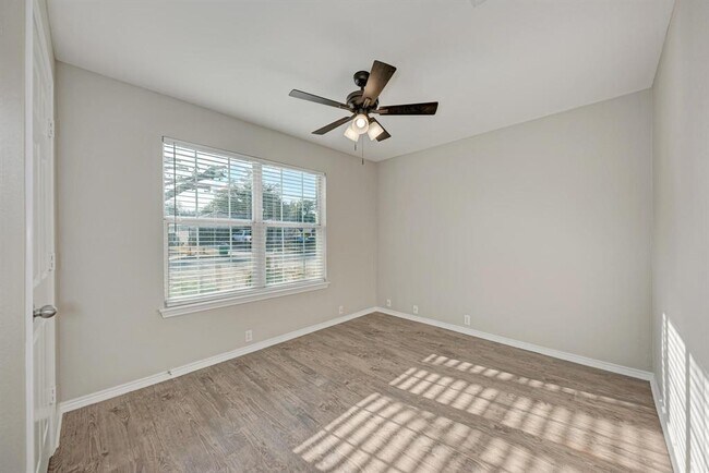 Building Photo - 2308 John Tee Dr