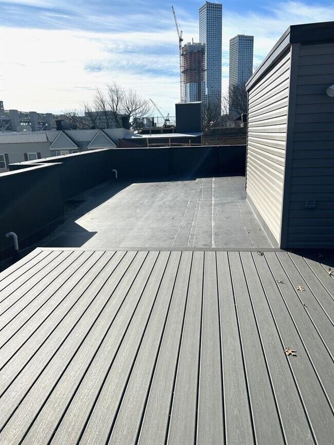 Building Photo - 132 Hopkins Ave