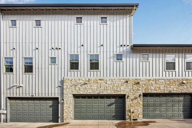 Building Photo - 2520 Bluebonnet Ln