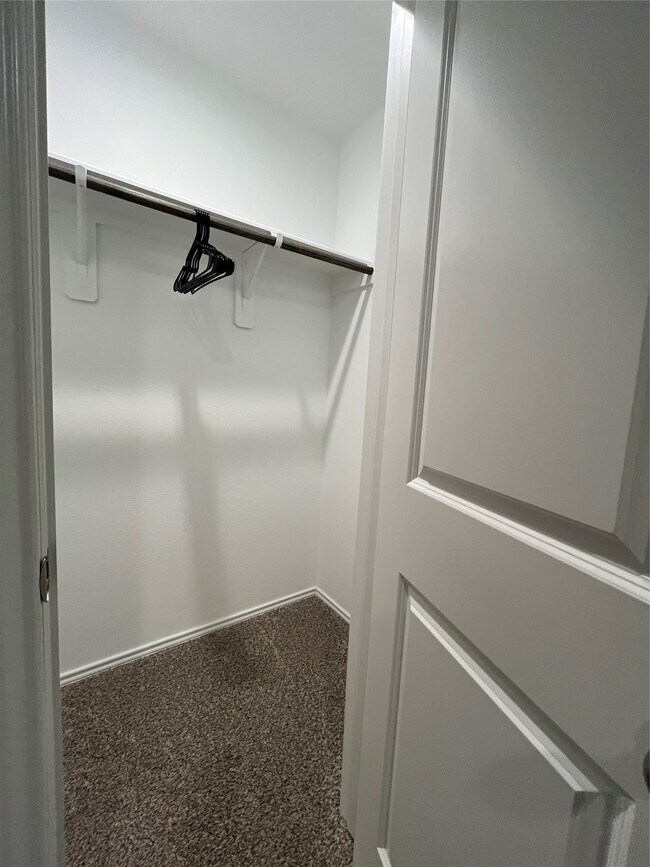 Building Photo - 5446 Wyndham Rdg Ln