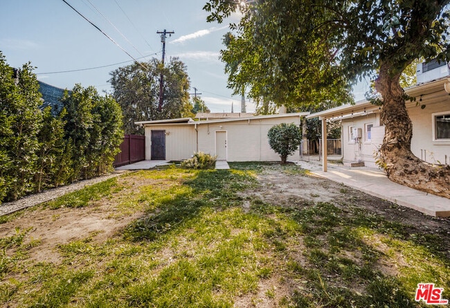 Building Photo - 5754 Fallbrook Ave