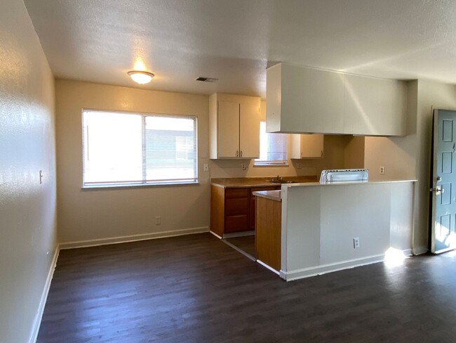 Building Photo - Spacious Two Bedroom Condo