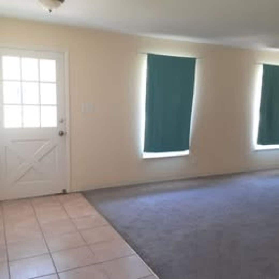 Building Photo - 313 Church St