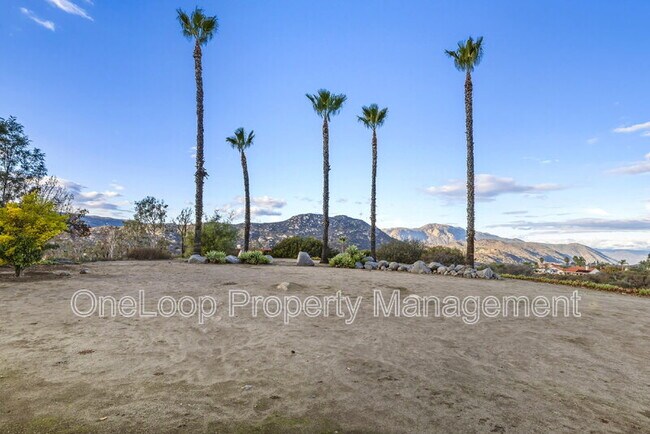 Building Photo - 493 Summerhill View