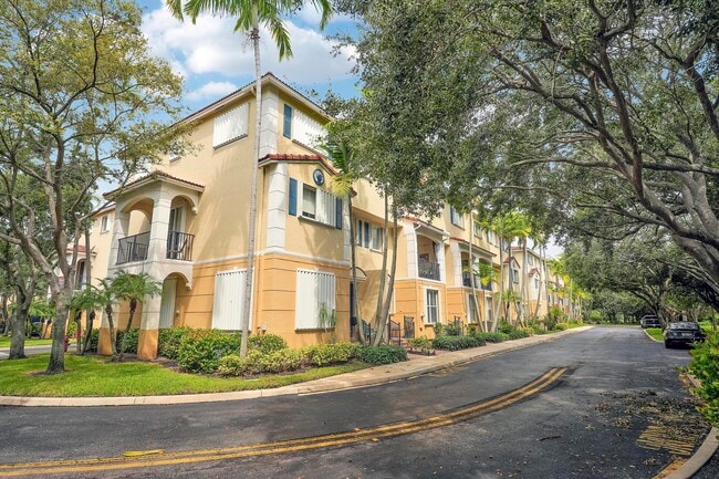 Building Photo - 3172 N Greenleaf Cir