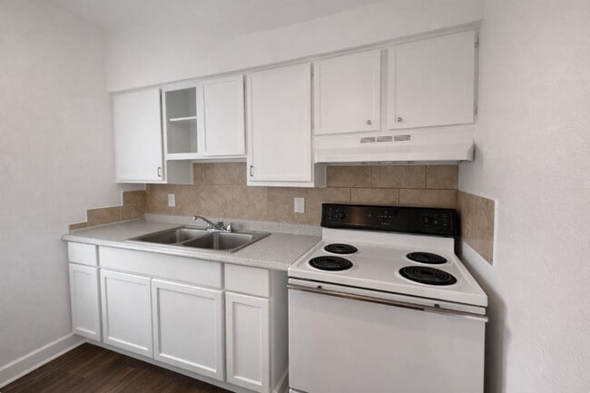 Building Photo - Cal West