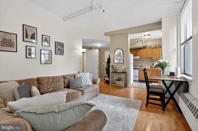 Building Photo - 1324 Locust St