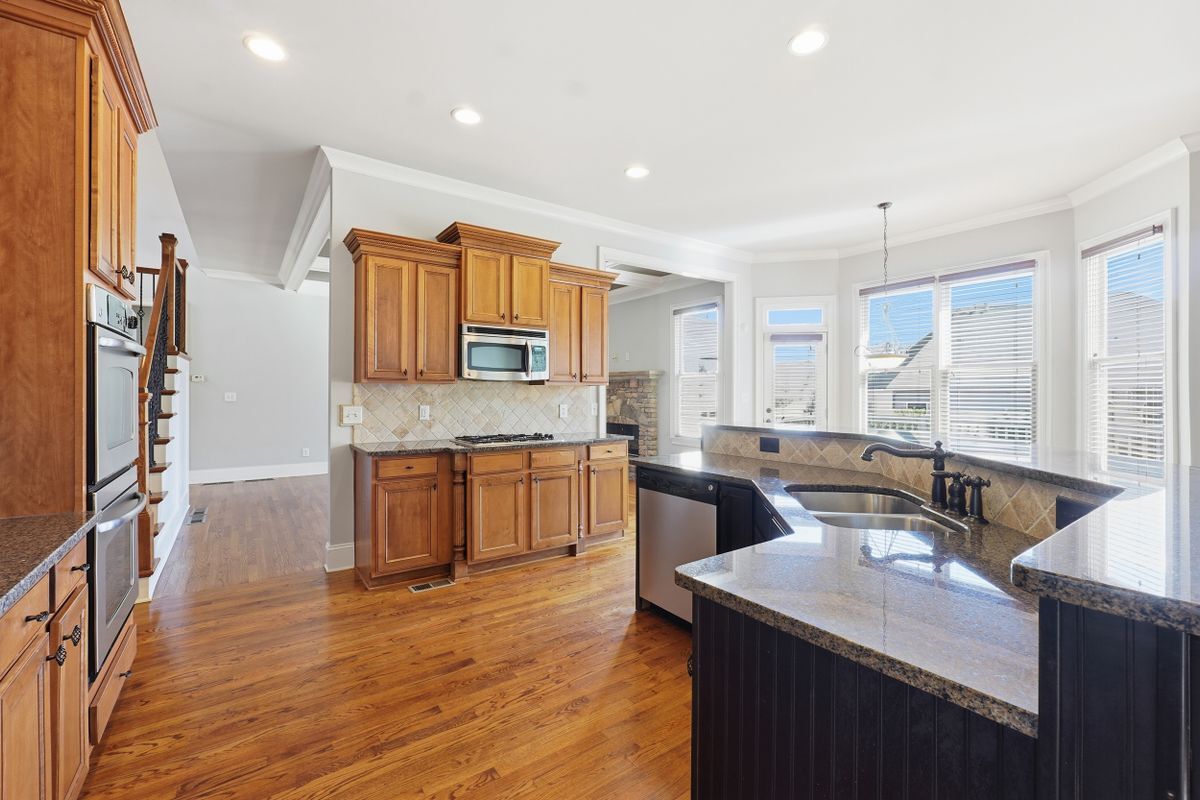 Building Photo - 6437 Blue Water Dr