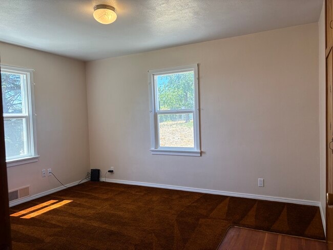 Building Photo - 501 Grandview Ave