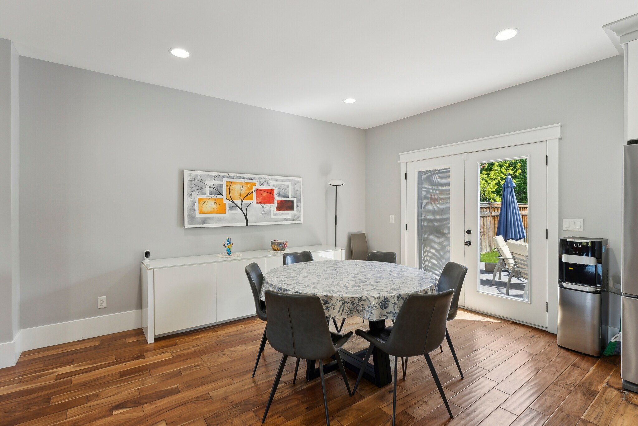 dining area - 1044 E Wood Ave