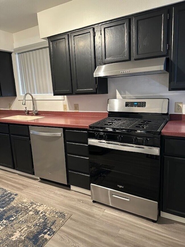 Building Photo - NEWLY REMODELED | East Anchorage | 3BR 1.5...