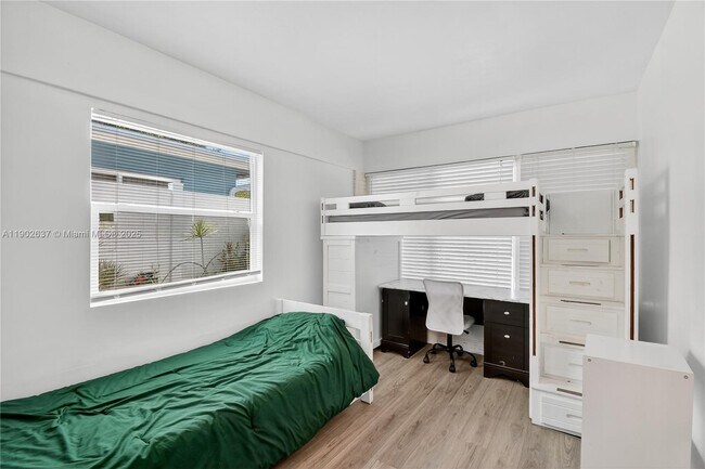 Building Photo - 554 NW 46th St