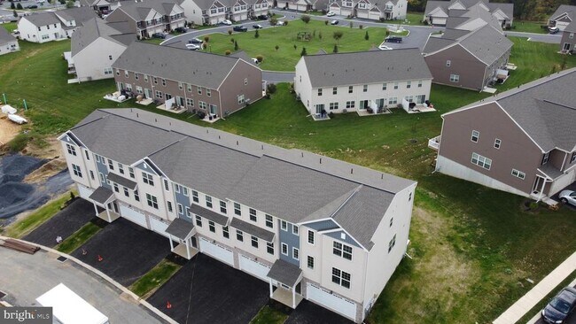 Building Photo - 1817 Shady Ln