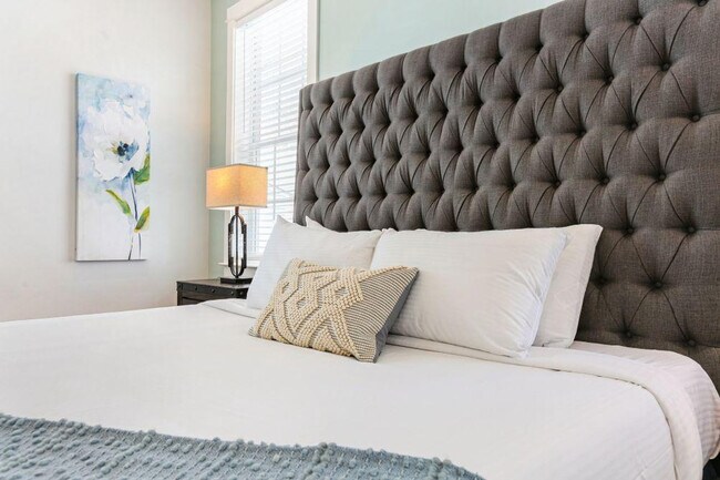 Building Photo - 1218 Carondelet St