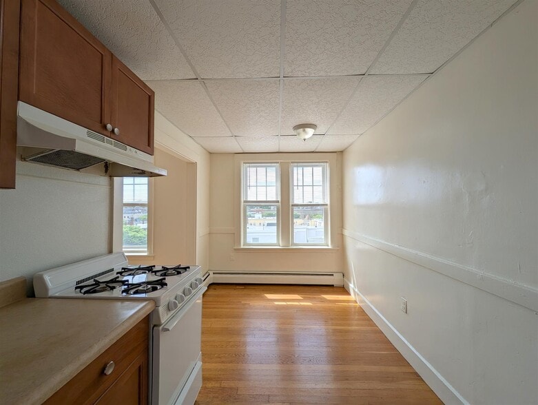 Building Photo - 34 College Ave