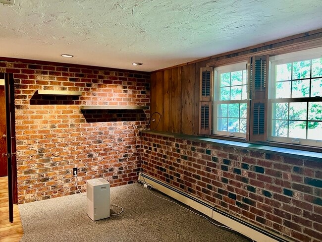 Building Photo - 27 Woodland St