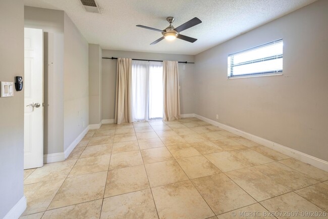 Building Photo - 325 NW 65th Terrace