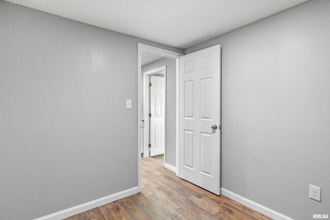 Building Photo - 1301 N Osburn Ave
