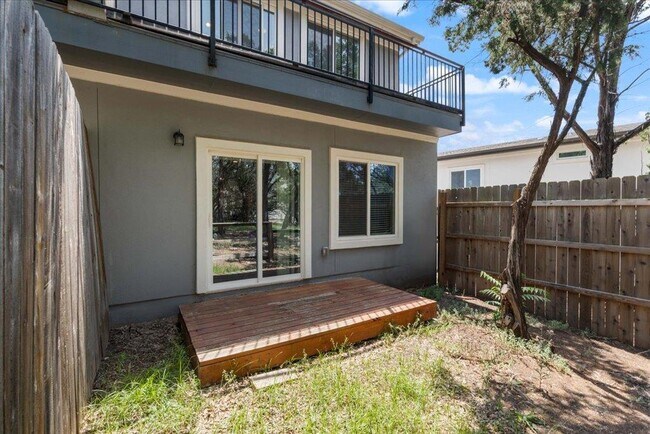 Building Photo - 5800 Clubhouse Dr