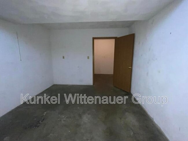 Building Photo - 700 Ganim Dr