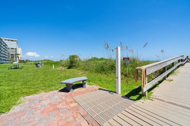 Building Photo - 10 Sunflower St