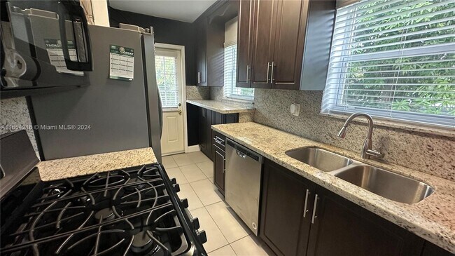 Building Photo - 8370 SW 27th Ln