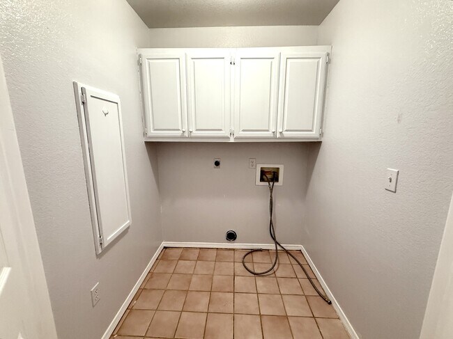 Building Photo - 427 N Rockford Pl