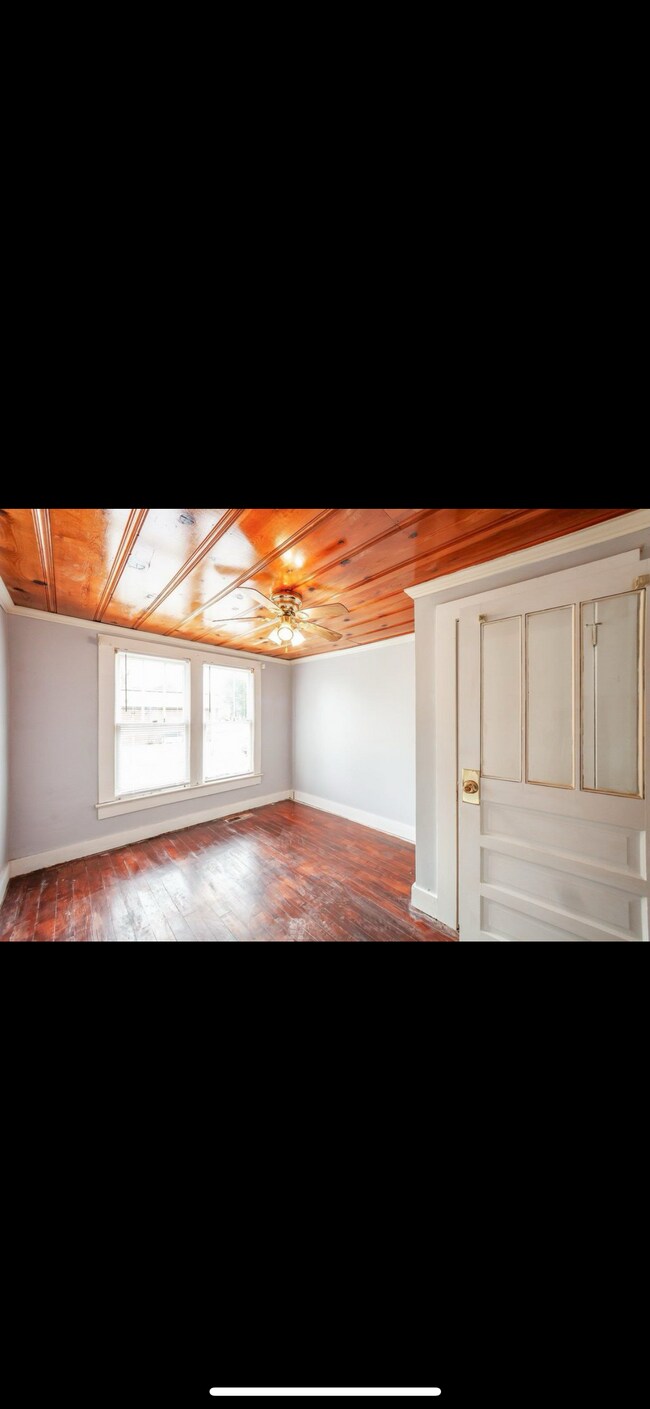 Building Photo - 805 E Jefferson St