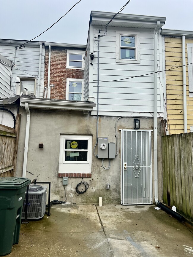 Building Photo - 1212 W Lombard St