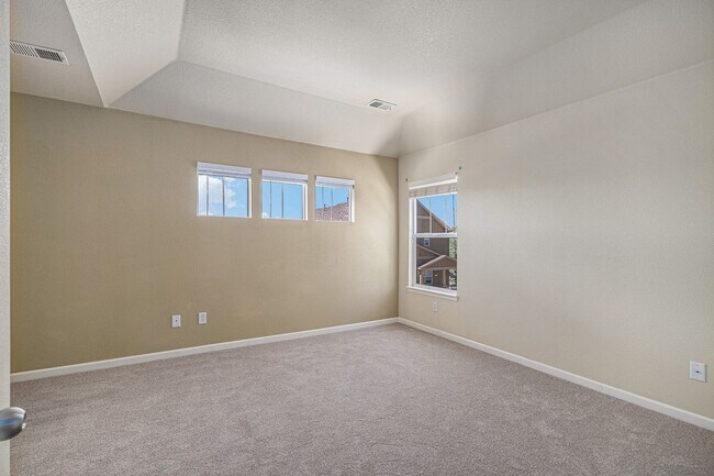 Building Photo - Spacious 3 bedroom in the heart of Castle Rock!