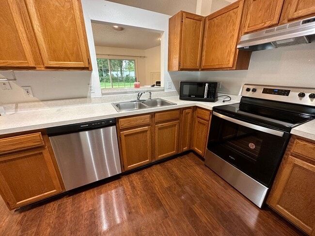 Building Photo - Beautiful 3 Bed 2 Bath in Hunters Ridge!