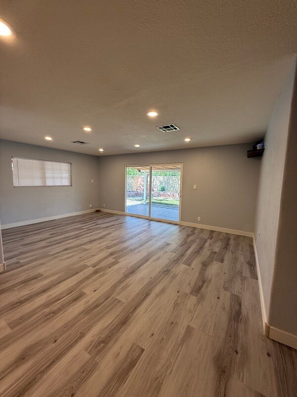 Building Photo - 2208 Glen Heather Way