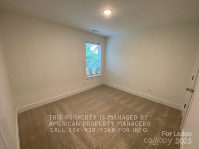 Building Photo - 412 Vance Ave