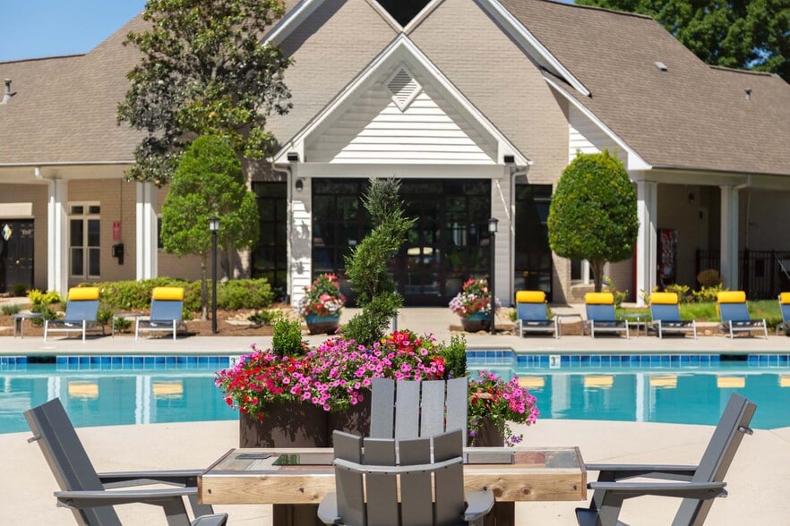 Seasonal Pool - Whitehall Estates