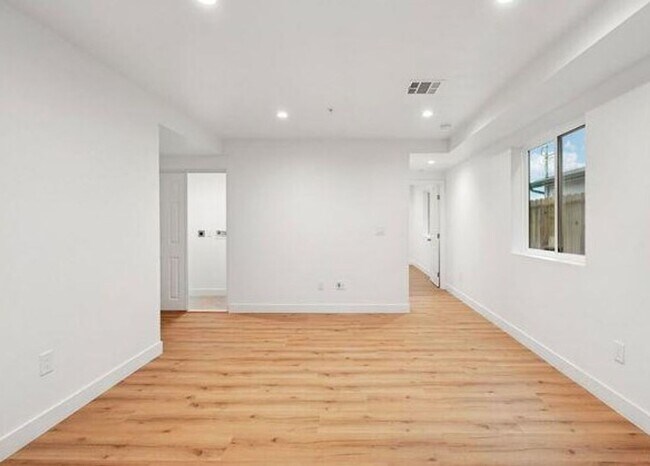 Building Photo - Graham(10422)