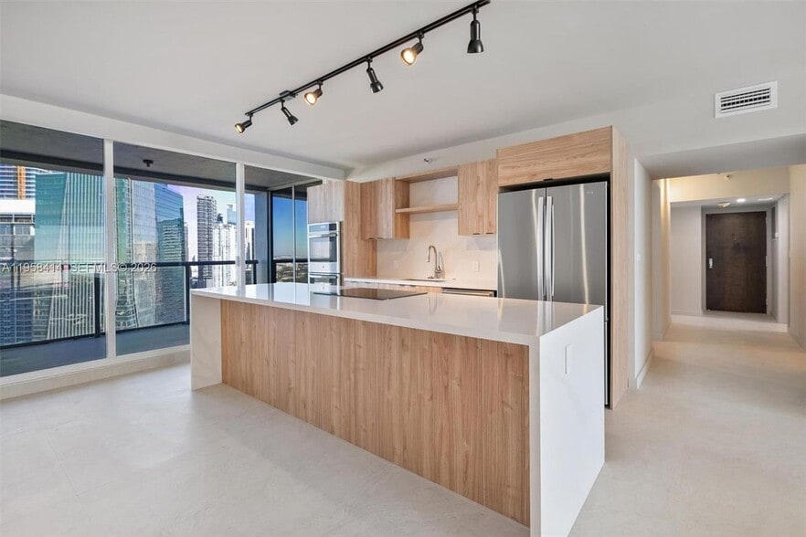 Building Photo - 1541 Brickell Ave