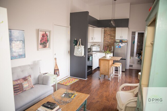 Building Photo - 108 S Hosmer St