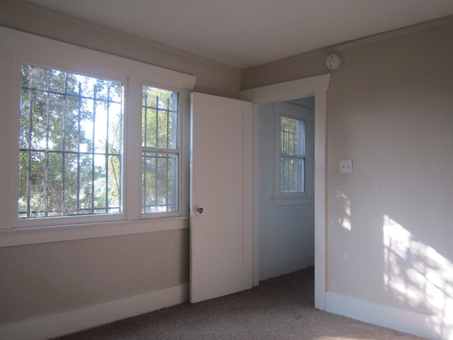 Building Photo - 1439 Laveta Ter