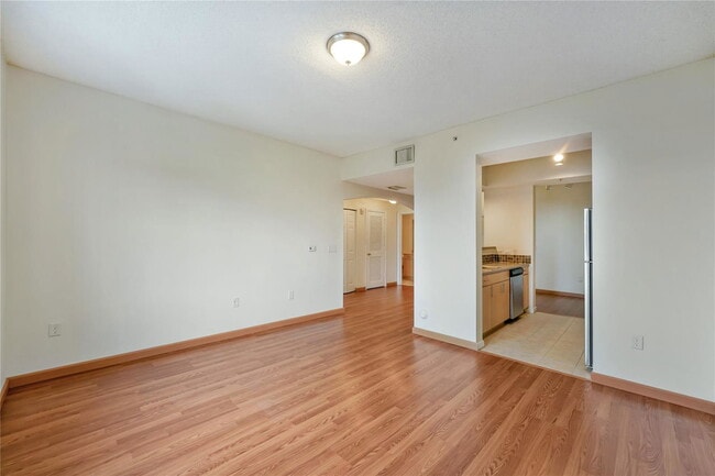 Building Photo - 533 NE 3rd Ave