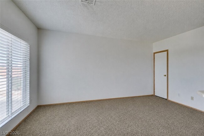 Building Photo - 525 Fir St