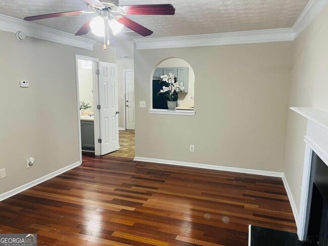 Building Photo - 690 Escalade Dr