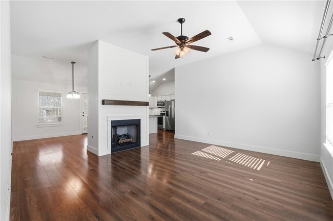 Building Photo - 14 Drew Ln