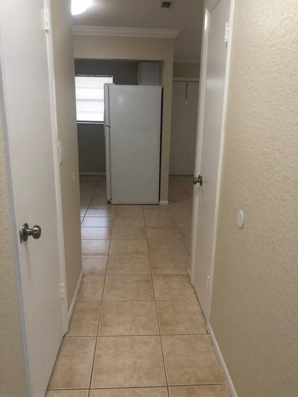 Building Photo - 1611 Green Ln