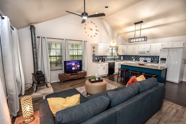 Building Photo - 28160 Windwood Dr E