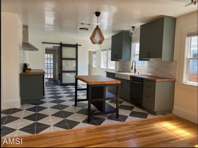 Building Photo - 3 br, 2 bath House - 283 Toler Ave