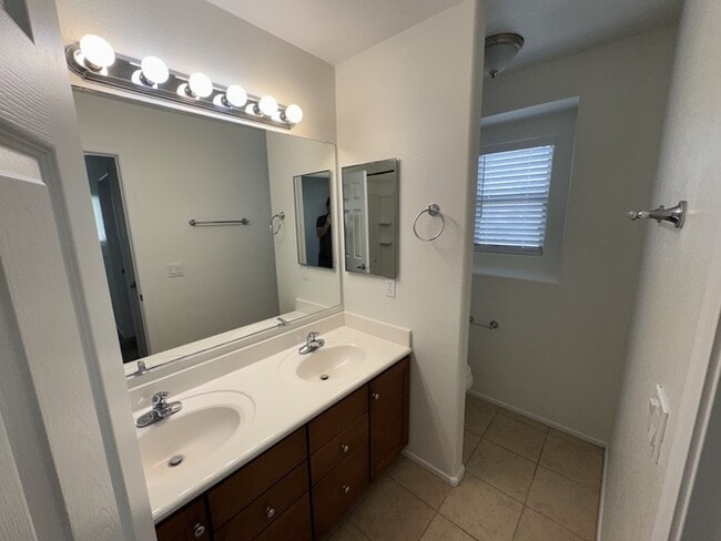 Building Photo - Queen Creek 3br House