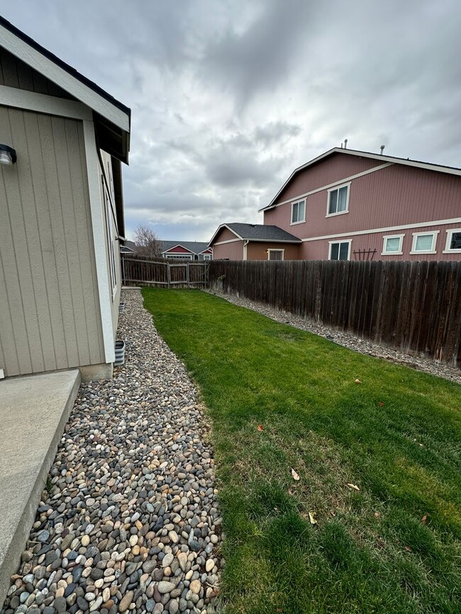 Building Photo - Beautiful Southside Home