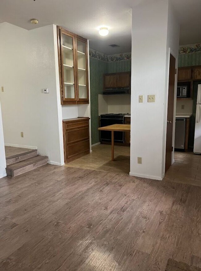 Building Photo - PRE LEASE CONDO FOR FALL 2026 - W/D Included