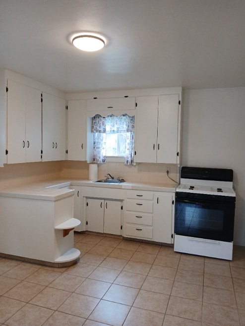 Building Photo - 823 El Terino Ave